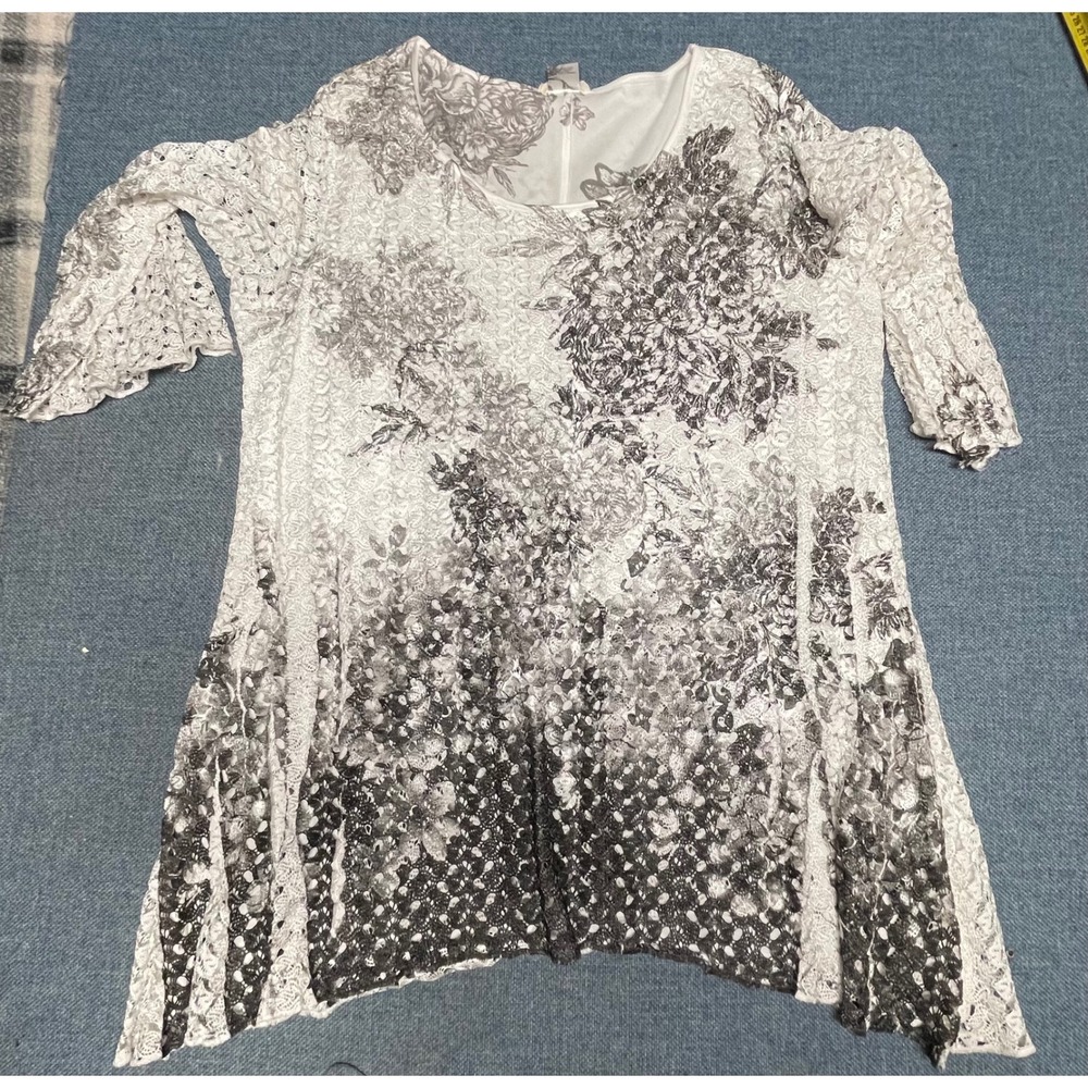 Brittany Black Floral Lace Tunic Top White Gray Ombre Bell Sleeve 1X 61320
